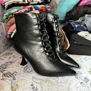 Pointed lace up boots